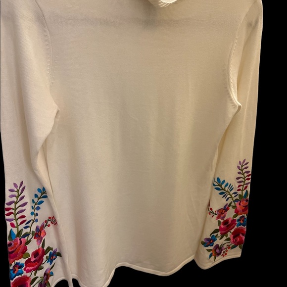 LINEA By LOUIS DELL’ OLIO COWL NECK, LIGHTWEIGHT FLORAL EMBROIDERED SWEATER - Picture 13 of 13
